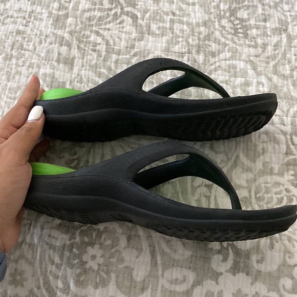 Crocs | Charcoal & Lime Green Athens II Flip-Flop - Unisex - Picture 9 of 12